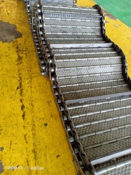 C2062W900B ; Apron Chain C2062, R-Roller (Pitch 38.1 mm),W=900 mm. Plain Plate. (ผิวนูน)